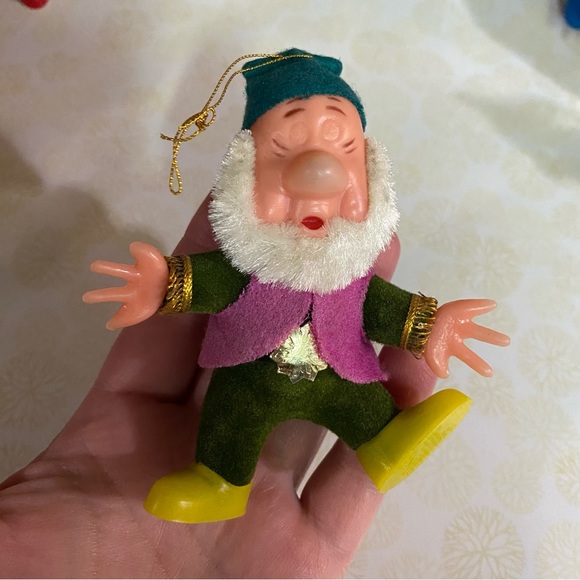 Vintage Disney Snow White and the seven dwarfs flocked Christmas Tree ornaments - Picture 4 of 11